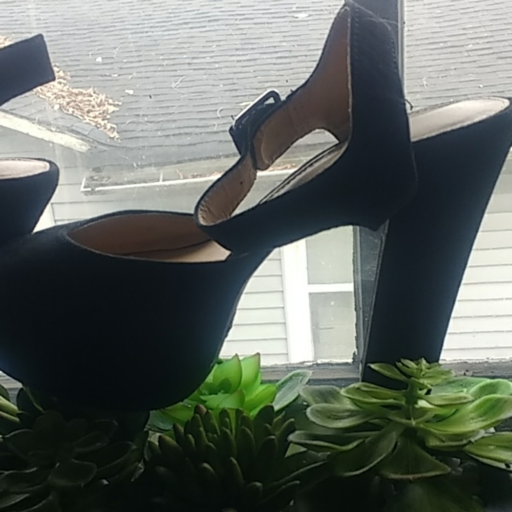 Candie's faux suede platform heels